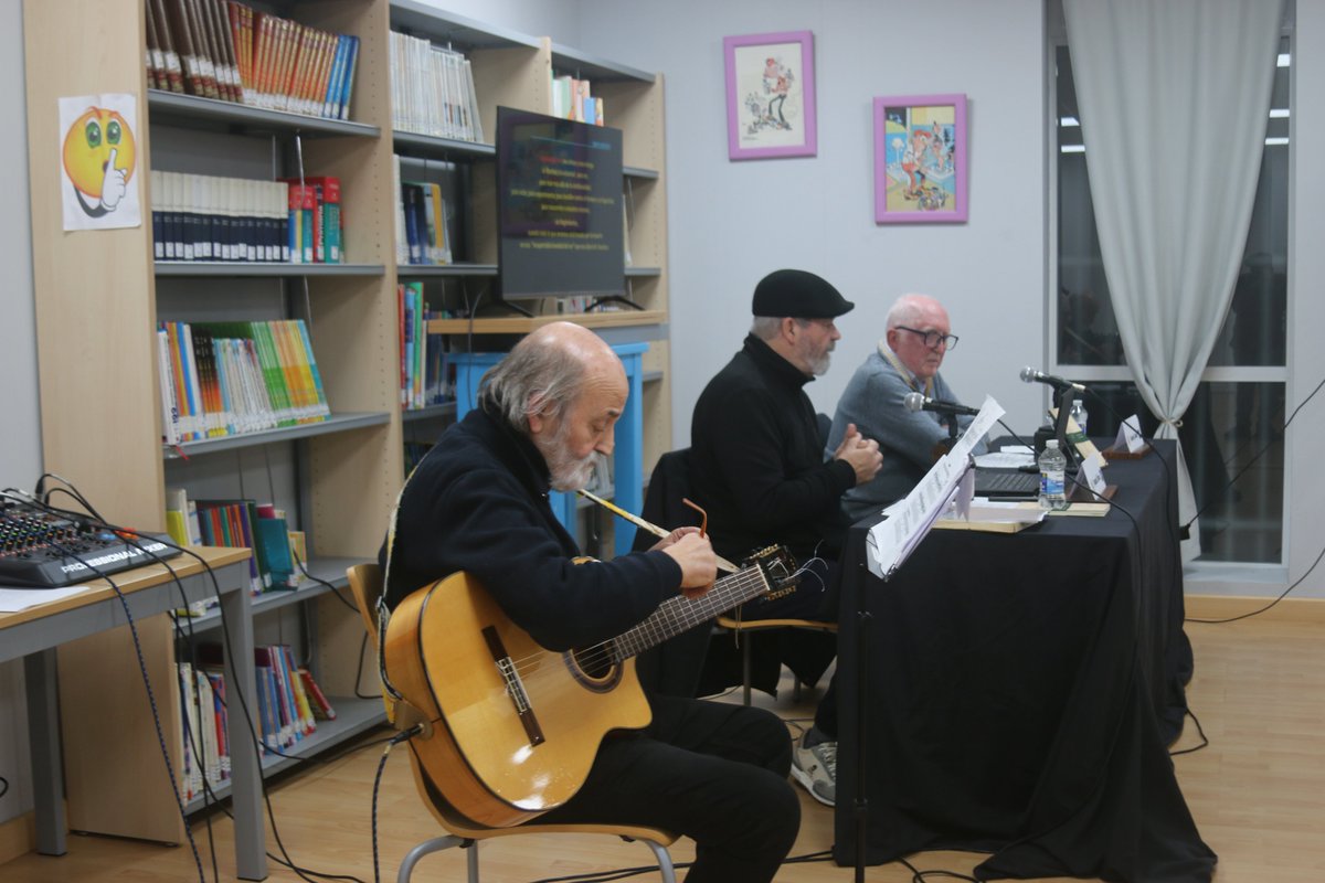 Ayer, durante la presentación de Sin título y sin versos, el último libro del poeta montijano Joaquín Gómez