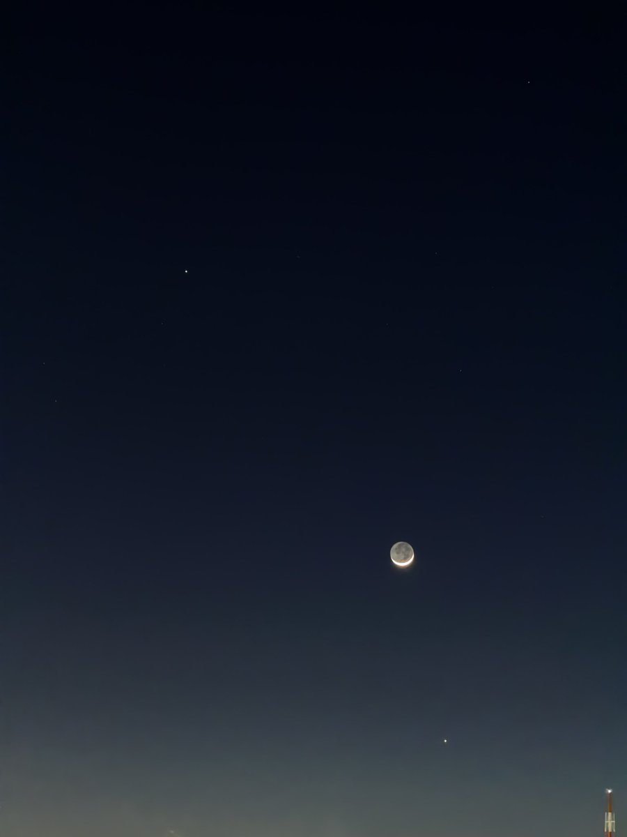 inx1999's tweet image. 小名浜、風強過ぎて極寒(ﾉ_･｡)

4枚目
土星と月と水星
かな？

#いわき
#空ネット
#イマソラ