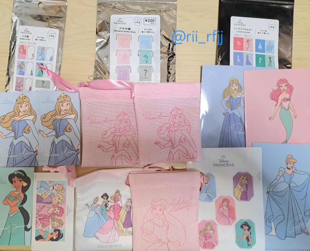 キャンドゥでプリンセスの商品を色々購入。
ブラインド仕様が多くて残念...。ブラインド商品ではメモ、巾着、クリアホルダーを4個ずつ買ったけど、シンデレラは1個しか出ず…。オーロラ率高め。でも、どの商品もシークレットが出て嬉しい。集合絵可愛い！