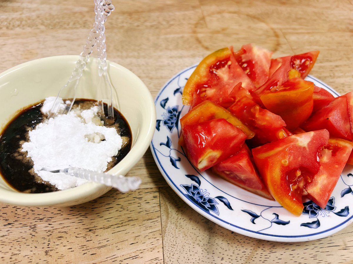 蕃茄盤⋯⋯
每年過年都讓我吃不懂的食物