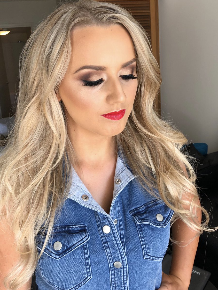 christielambmus's tweet image. Today’s Vibes 🎬
#OnSet #HairAndMakeup #Photoshoot 📸