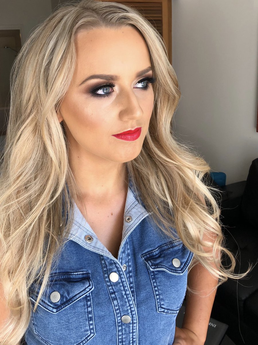 christielambmus's tweet image. Today’s Vibes 🎬
#OnSet #HairAndMakeup #Photoshoot 📸