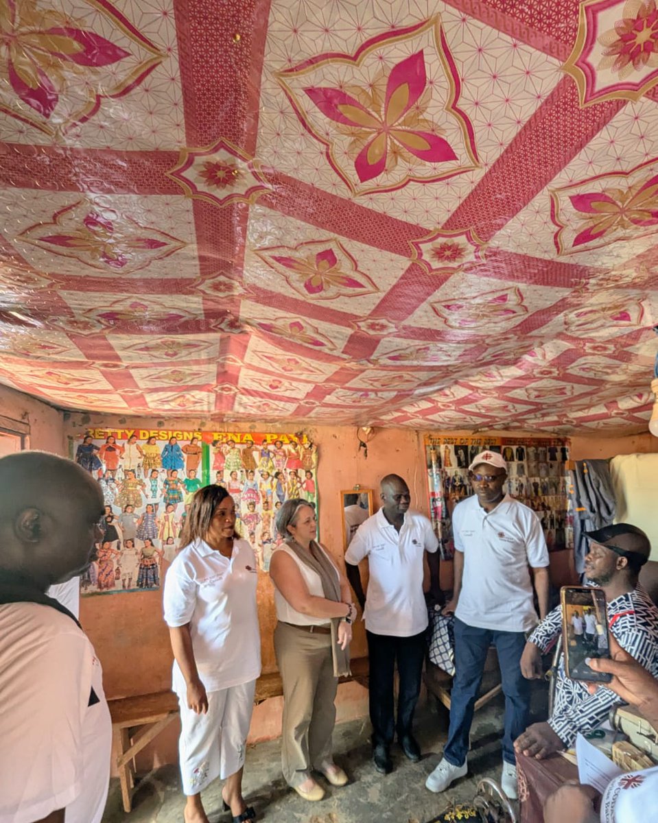 CanadaCameroon's tweet photo. 🇨🇦🤝🇨🇲 East Region – #Batouri
Persons with disabilities deserve inclusion—and economic opportunities. H.E. Marie-Claude Harvey visited the @COSDASCaritas project, supported by #CFLI🇨🇦, helping beneficiaries grow income-generating activities (small trade, food stalls, tailoring). https://t.co/HIXXu2B2SD