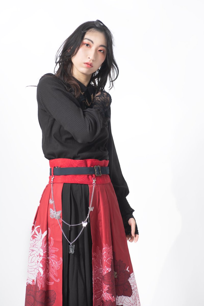 #写ラボ 4枚目！どんどこ出さないと💦次の写ラボ今週や＼(^o^)／

「自由に動いてみて✨」の中の1枚だったはず🤔
アンニュイ感があって好き！

なおこの日のために…千金メイクやクール系、ダウナー系など強い女メイクの動画を漁ってました💪