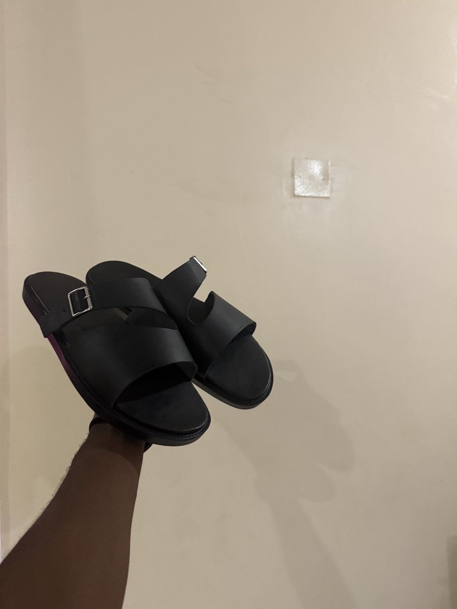 Comfortable, durable and stylish 💯🔥 
#footwear #slide