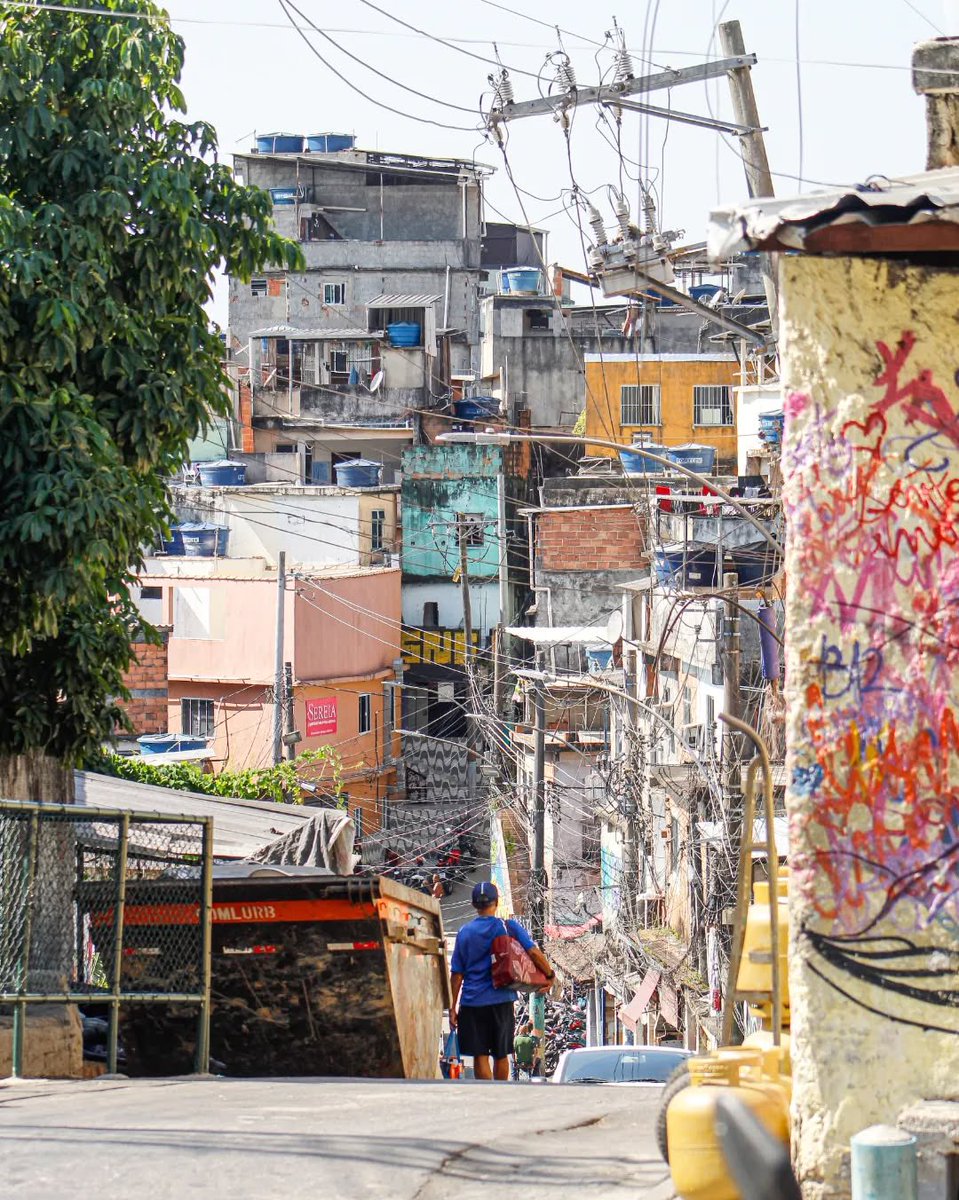 Bom dia, favela! 

Uma ótima quinta-feira para todos.

📷 Uendell Vinicius