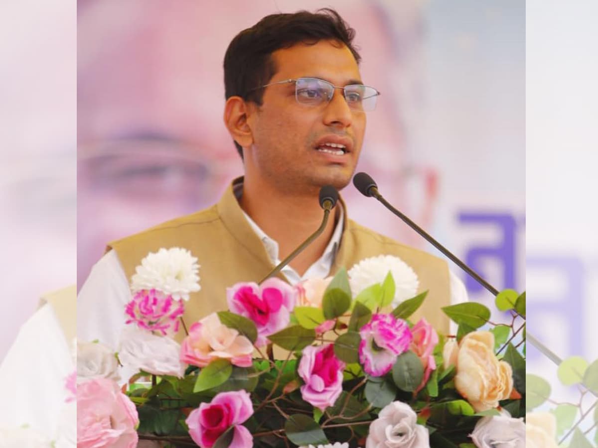 Rahulsahu_IYC's tweet photo. भिलाई नगर के लोकप्रिय विधायक #देवेंद्र_यादव जी को जन्मदिन कि ढेर सारी बधाई एवं शुभकामनाएं।💐💐
आपकी युवा ऊर्जा और जनसेवा की भावना हमें हमेशा प्रेरित करती है। ईश्वर आपको उत्तम स्वास्थ्य, दीर्घायु और और भी बड़ी सफलताएं प्रदान करें
#happybirthdaynetaji 
#DY 
@Devendra_1925 https://t.co/tzVAk48V2o