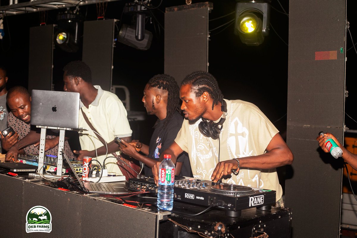 ᗪᒎ ᑕᕼᖇᎥS ᛕᎥᗪ gave attendees/patrons back-to-back hits keeping them on their feet throughout when called up during the Live Concert of <a href="/StreetJamboree/">Street Jamboree</a> 2025.
#ChampsHubGh #StreetJamboree
#OKBFarms #LiveConcert 💯🔥