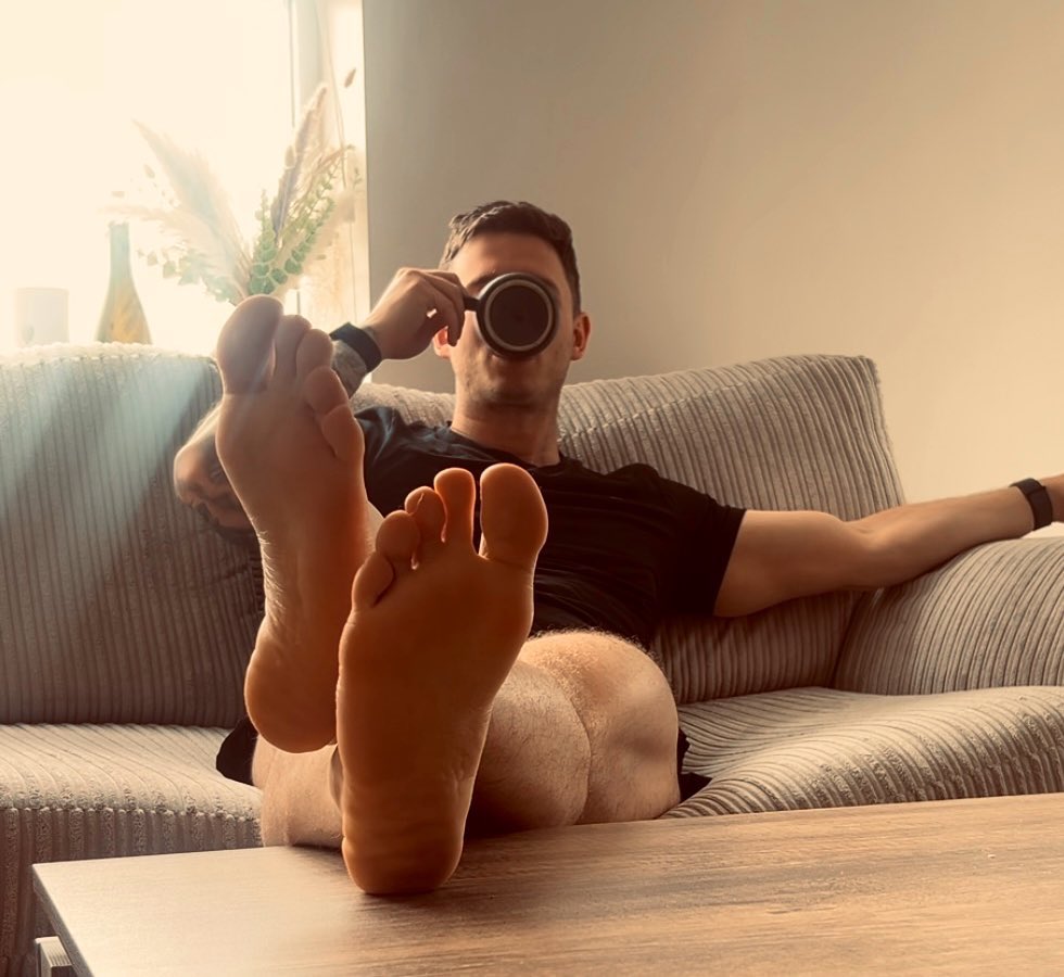 real_neilsmith's tweet image. Need a🦶massage.