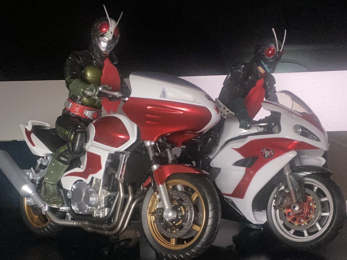 真骨彫仮面ライダーNEXT2号とサイクロンが届きました。記念に1号と