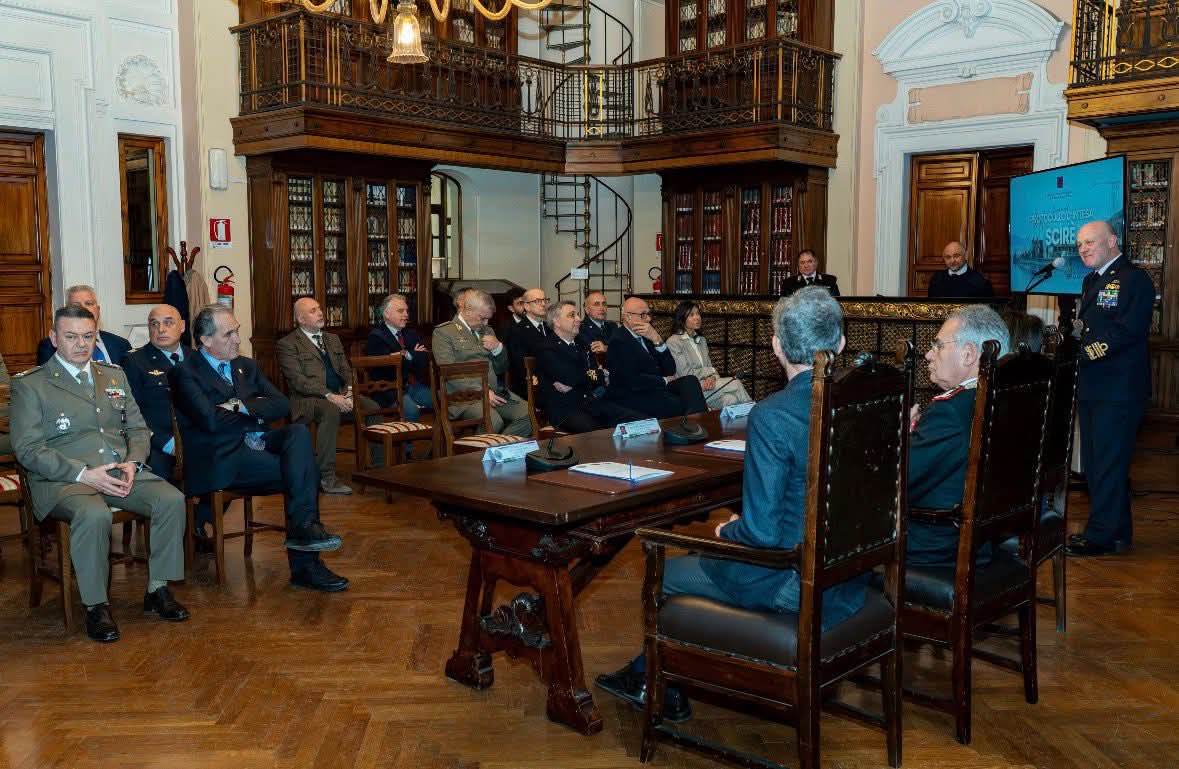 UnioneIstriani's tweet photo. IL NOSTRO ROBERTO MENIA REGISTA DELL'ACCORDO FIRMATO IERI TRA "ONORCADUTI"
 E LE UNIVERSITÀ DI BARI 
E DI TRIESTE https://t.co/FxLVN5fDhD