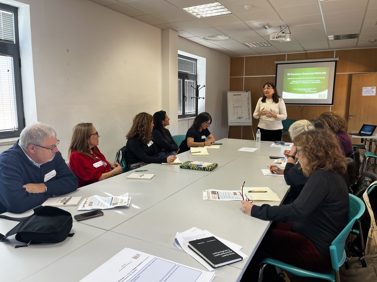 TandemSocial's tweet photo. 🚅Viatgem a Sevilla com a Secretaria Tècnica de la #REDCISS en el marc del III Encuentro Presencial REDCISS. 

🗣️ Hem compartit reptes i experiències sobre els serveis socials municipals: competències, coordinació, habitatge i situació de menors en risc. https://t.co/KZsW31Ar8t