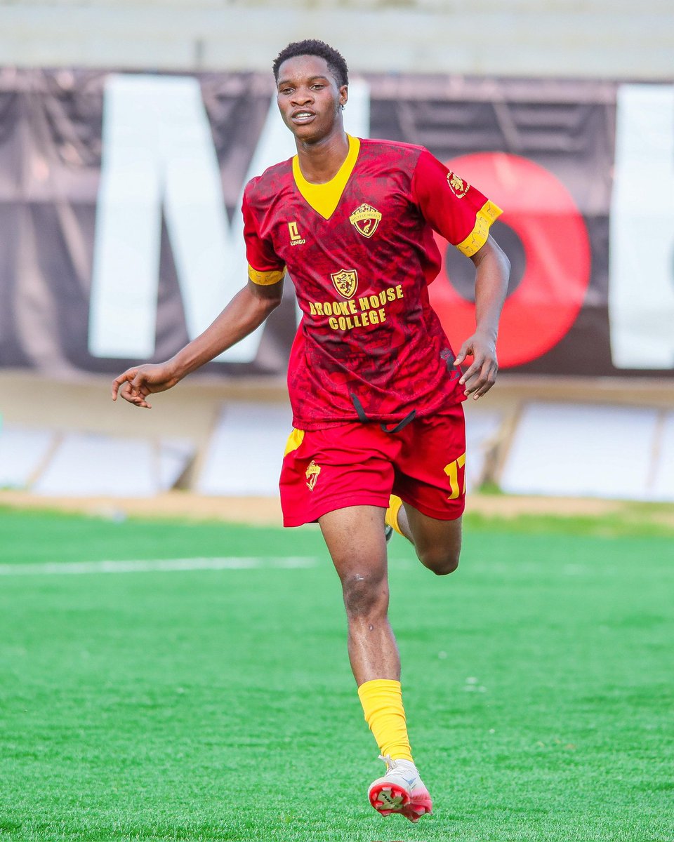 BolajiBale12's tweet photo. 🚨🇬🇧 Trial Move!

Shuffle Select forward Habeeb Adewusi departs for the UK to begin trials as he continues his push toward professional football. 💪⚽.
#Bolajibale_Footballtalk #Grassrootsfootball https://t.co/KvP64yk7j0