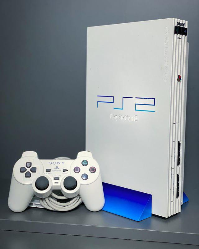 ObsoleteSony's tweet image. The white PS2 is pure aesthetic goals.