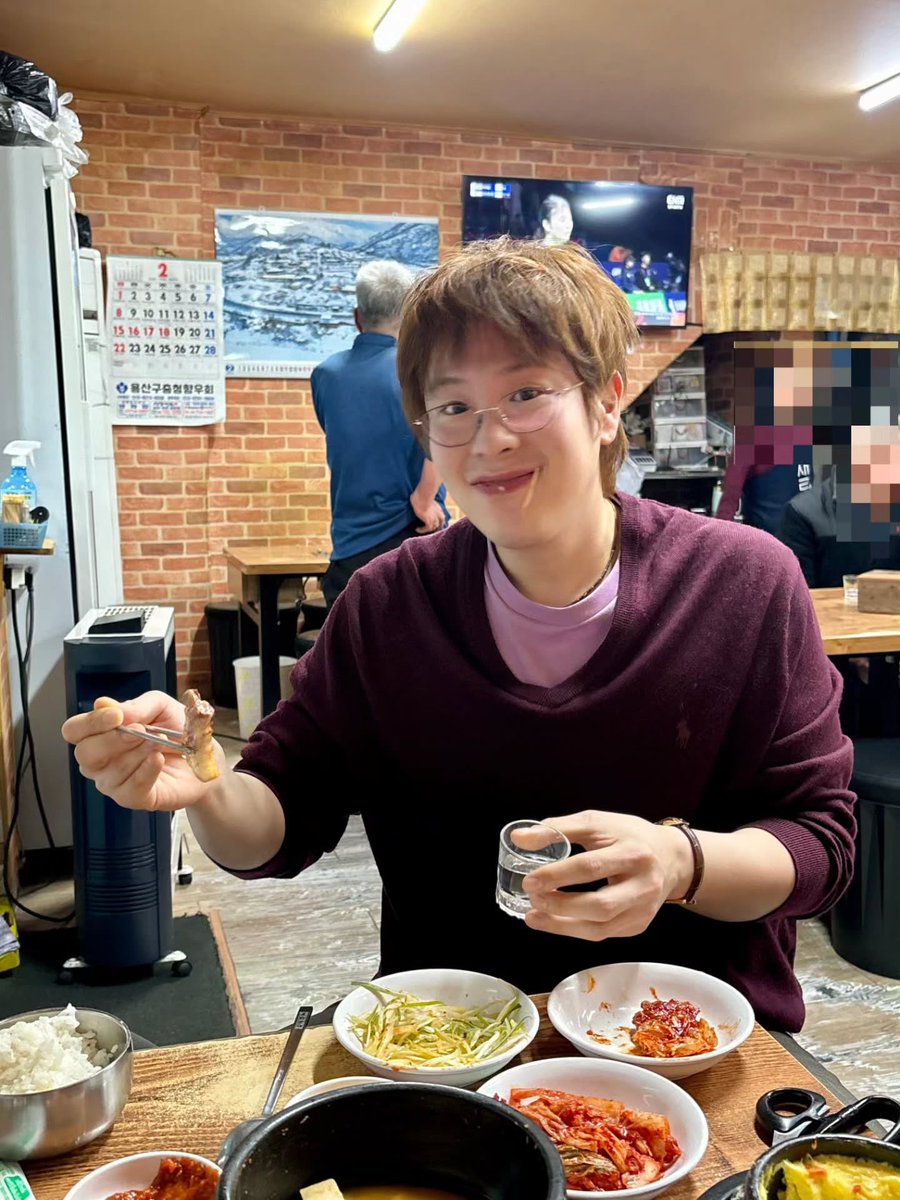 술 마시는데 왜캐 고등학생 같지..?

#표스타그램 #표지훈 #피오