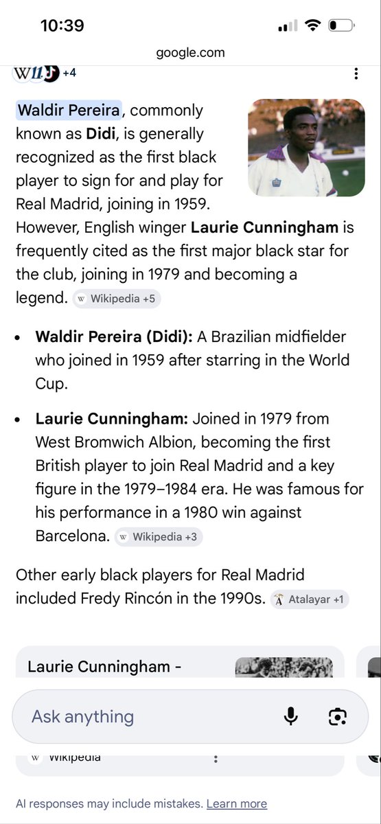 Os adeptos de um clube que teve o primeiro negro a jogar por eles, quase em 1960, querem vir dar lições de moral sobre racismo a um clube q a única estátua que tem é de um jogador negro 🙈🤣🤣 

O Mundo virado ao contrário 🤷‍♂️