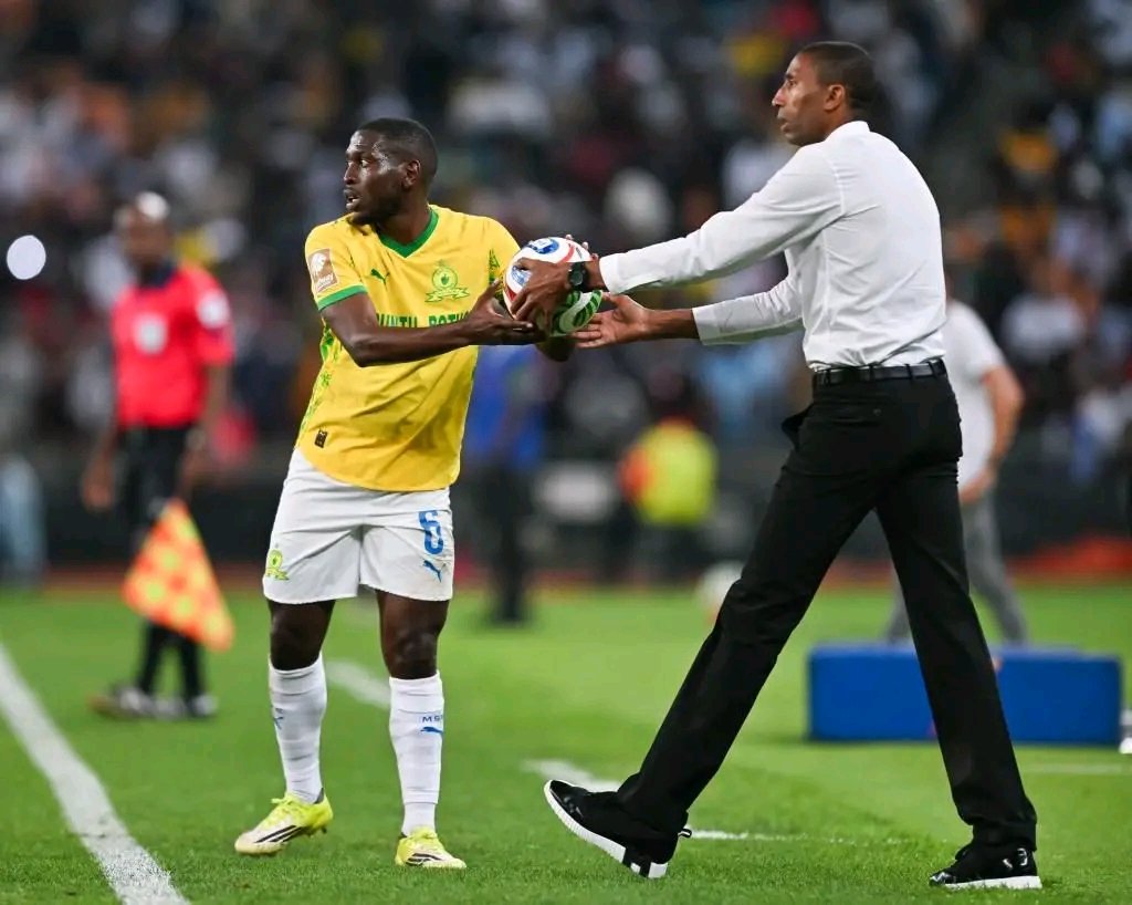 MVProJileka's tweet image. Aubrey Modiba and his ball boy 🔥