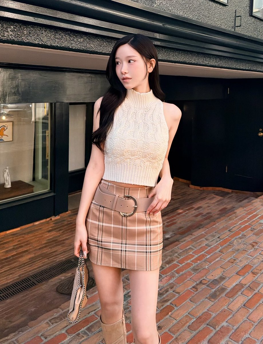 春にぴったりかチェックミニスカ🎀 太ベルトがおしゃれ✨