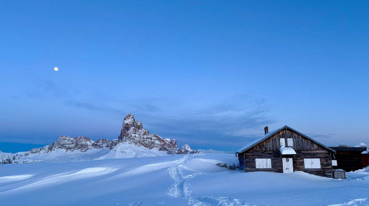 Un weekend semplicemente perfetto quello del 31.01-1.02! 😍
Meteo spettacolare, cielo terso, luna piena ad illuminare la via e freddo gestibile. La trasferta in #Dolomiti con base a #Misurina è stata un successo. 😎
👉 tutte le 📸 caisag.ts.it/pg-we-misurina…

#caisag #caitrieste