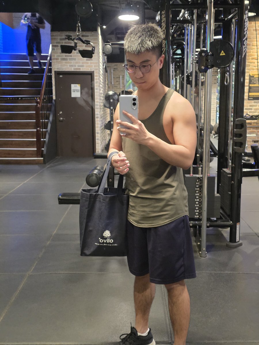 改走本行財務經濟的萊恩 tweet media