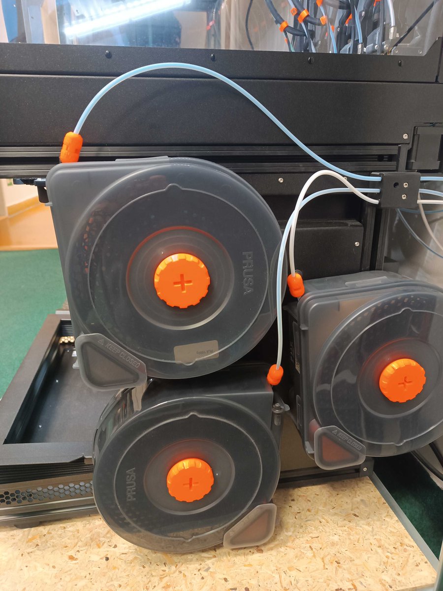 FromPrusa's tweet photo. So, I saw some posts asking if the dry boxes would fit a #prusa XL.... YUP they do :) 
Please note, still in testing phase, so end results could differ, but hopefully this answers some questions https://t.co/wAICkFenO6
