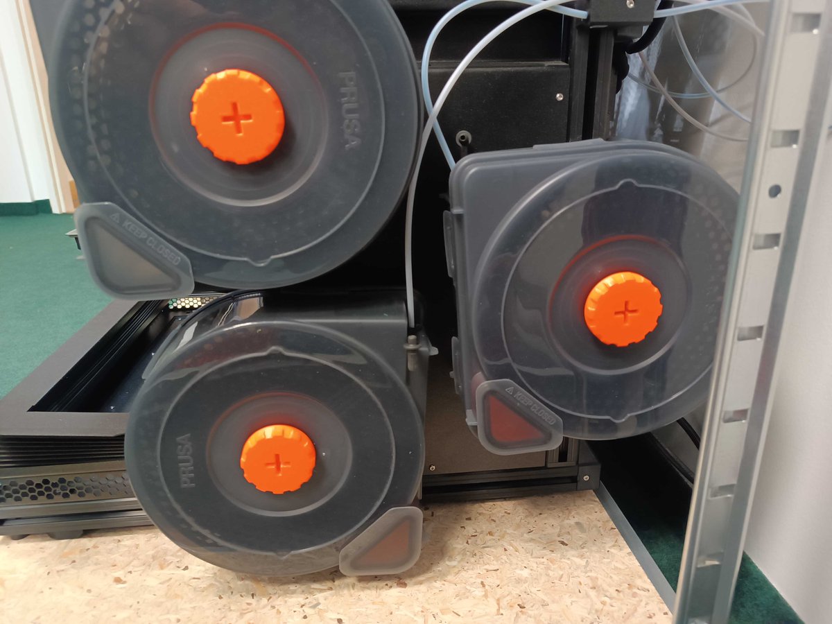 FromPrusa's tweet photo. So, I saw some posts asking if the dry boxes would fit a #prusa XL.... YUP they do :) 
Please note, still in testing phase, so end results could differ, but hopefully this answers some questions https://t.co/wAICkFenO6