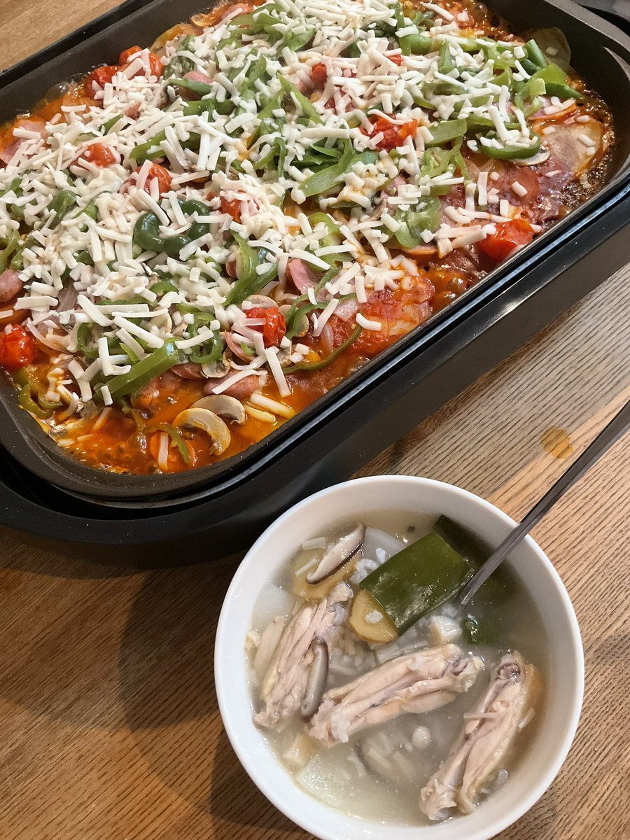 夕食🍽

スライスしたじゃがいもでピザ🍕  サムゲタン🥣

#まりっぺ飯