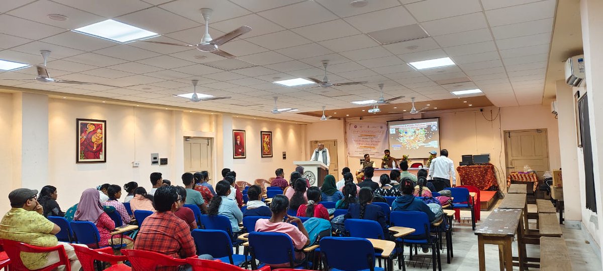 rdnss_kolkata's tweet photo. NSS Unit of Mankar College, Mankar organized a two-day SAP Program on the college campus. Youth Officer, Mr. Shailesh Kumar Rai, attended the valedictory ceremony and addressed the volunteers. @_NSSIndia @khadseraksha @mansukhmandviya @YASMinistry https://t.co/x4KEMfyMND