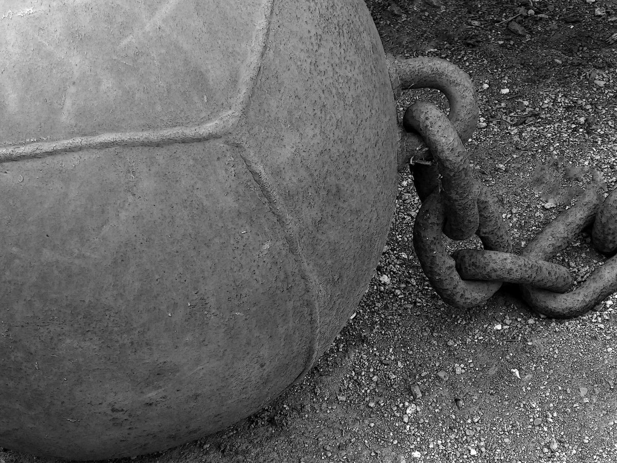 TheTwinPowers's tweet image. Guilt and blame may appear to assuage our #feelings but they are still balls and chains. 

.
#mindfulness #letitgo 
#equanimity #responsibility 
#perception #TheTwinPowers
#ThinkBIGSundayWithMarsha