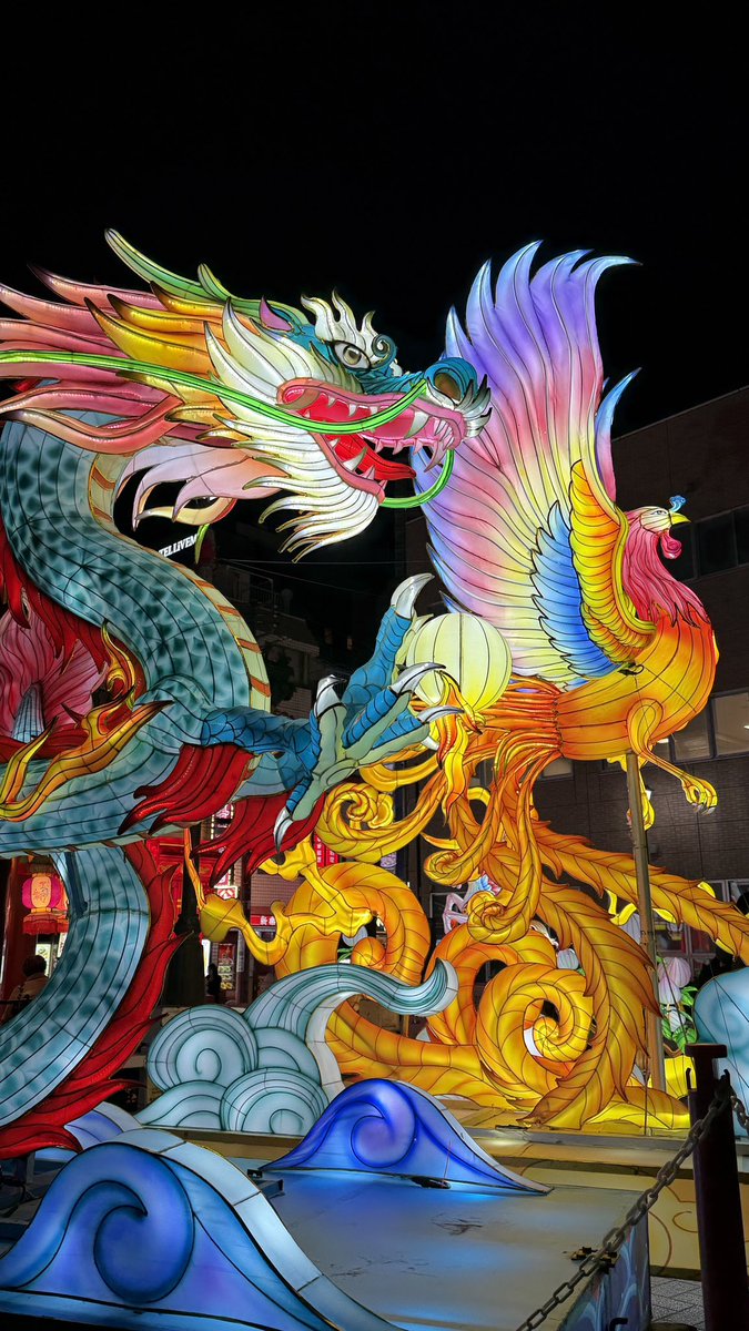 夜空を舞う、龍鳳の煌めき🌈 🐉横浜中華街、春節の熱気に包まれて