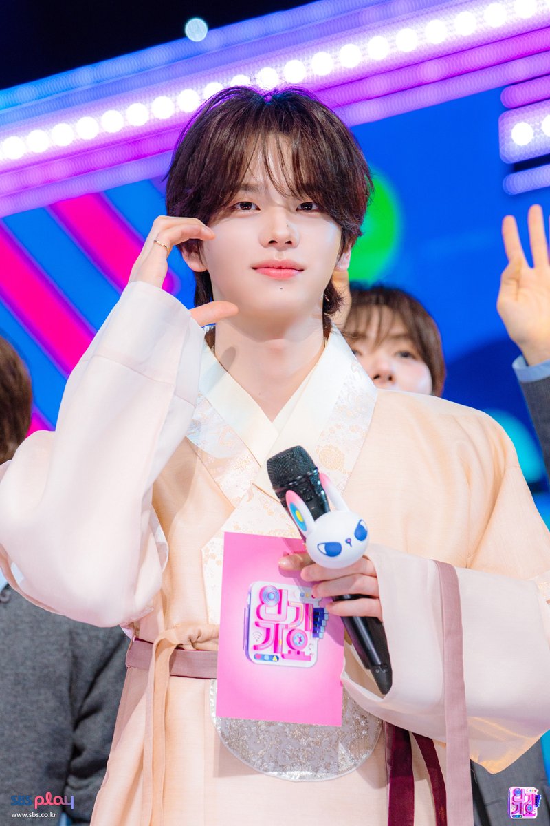 한복신유 너무 이뻐 🥹🥹🥹