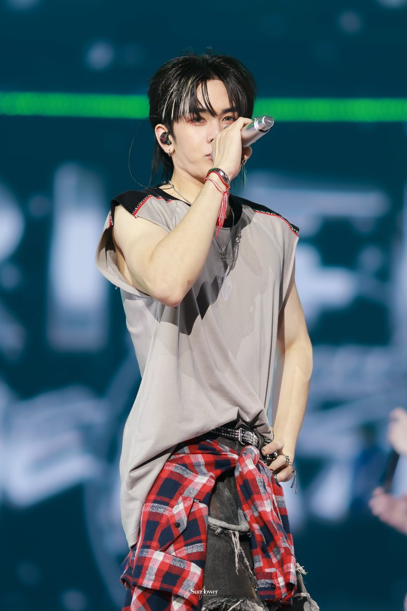 ∧,,,∧
(  ̳• · • ̳)
/    づ♡ 𝐈 𝐥𝐨𝐯𝐞 𝐲𝐨𝐮  𓂃◞ 🤍.

#Santapp