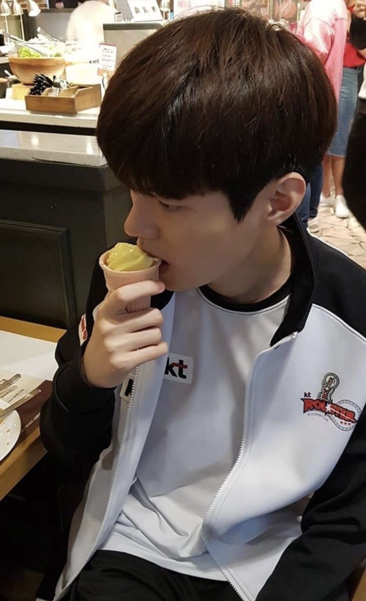 혁규 데뷔 13주년 축하해🤍

#Deft_13th_anniversery
#Happy_Deft_13th_Anniversary