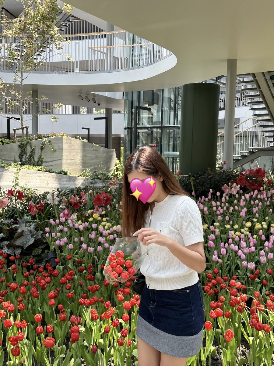 ด้วยความที่บ้านไม่ไกลจากระยอง แม่ชอบให้พาไปดูดอกไม้ที่นี่มาก55555 ข้างในมีเบเกอรี่ขายนิดหน่อย ดอกไม้เค้าสวยจริงนะ มีโซนไฮเดรนเยียอีก และเราก็ซื้อดอกทิวลิปกลับมาด้วยทุกรอบเลย แต่คนก็เยอะจริงแหละ ใครมาเที่ยวระยองก็เพิ่มตรงนี้ไปในแพลนได้นะ
🌷⭐️ พิกัด miracle of natural