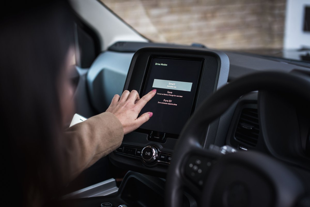 LondonEVCompany's tweet image. The flexibility to go anywhere, anytime. TX’s eCity powertrain lets you deploy zero-exhaust emission capability where it matters most, without the range-anxiety. Smart. Efficient. Adaptable. ⚡🏙

#blackcab #driver #zeroemission #city