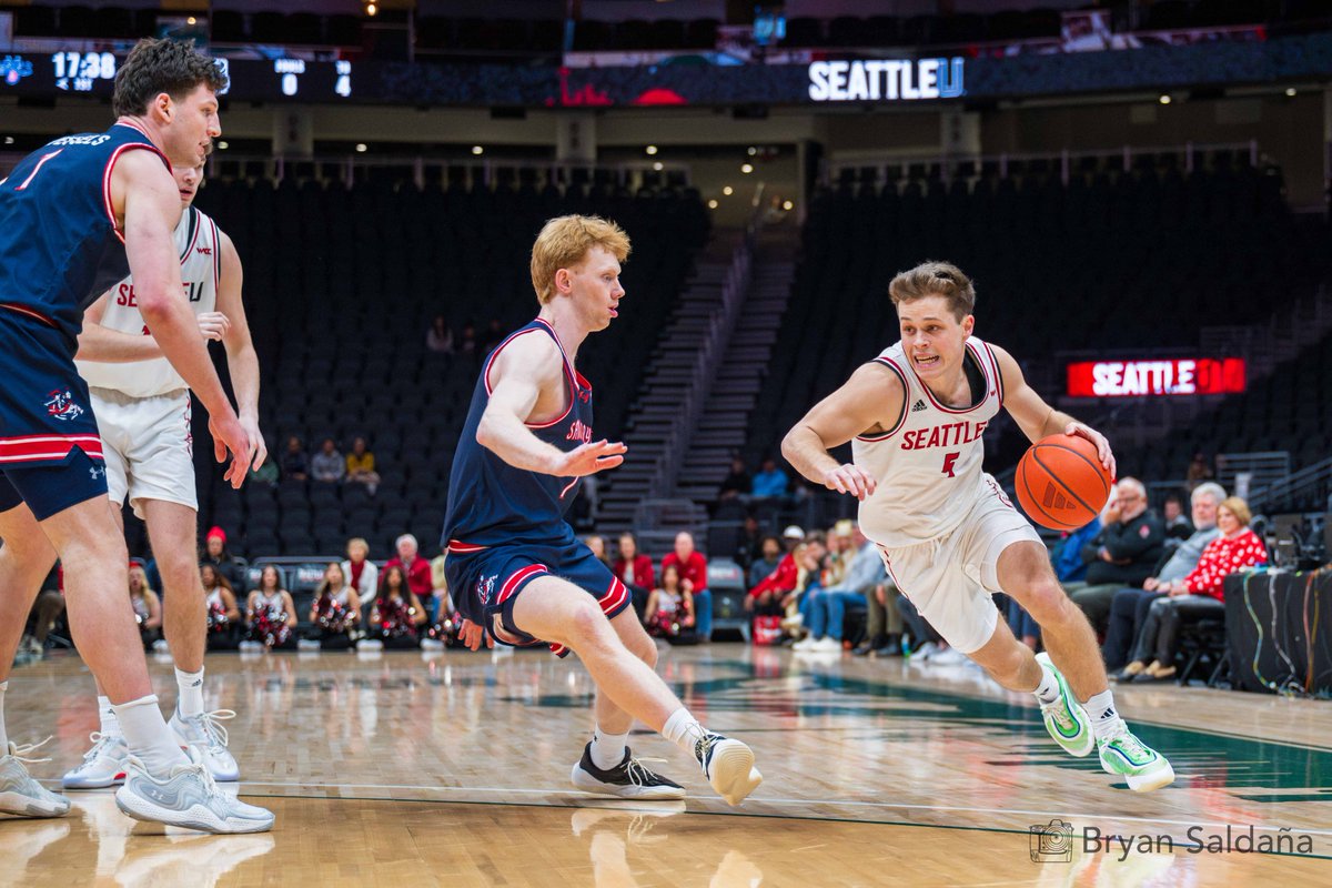 Bryans206's tweet photo. A tight battle at Climate Pledge Arena as Saint Mary’s edged Seattle U 72–70 on Wednesday night. #seattleu #saintmarys #CollegeBasketball #NCAAB #ncaabasketball #seattle #sportsphotography https://t.co/kN35TE4CNt
