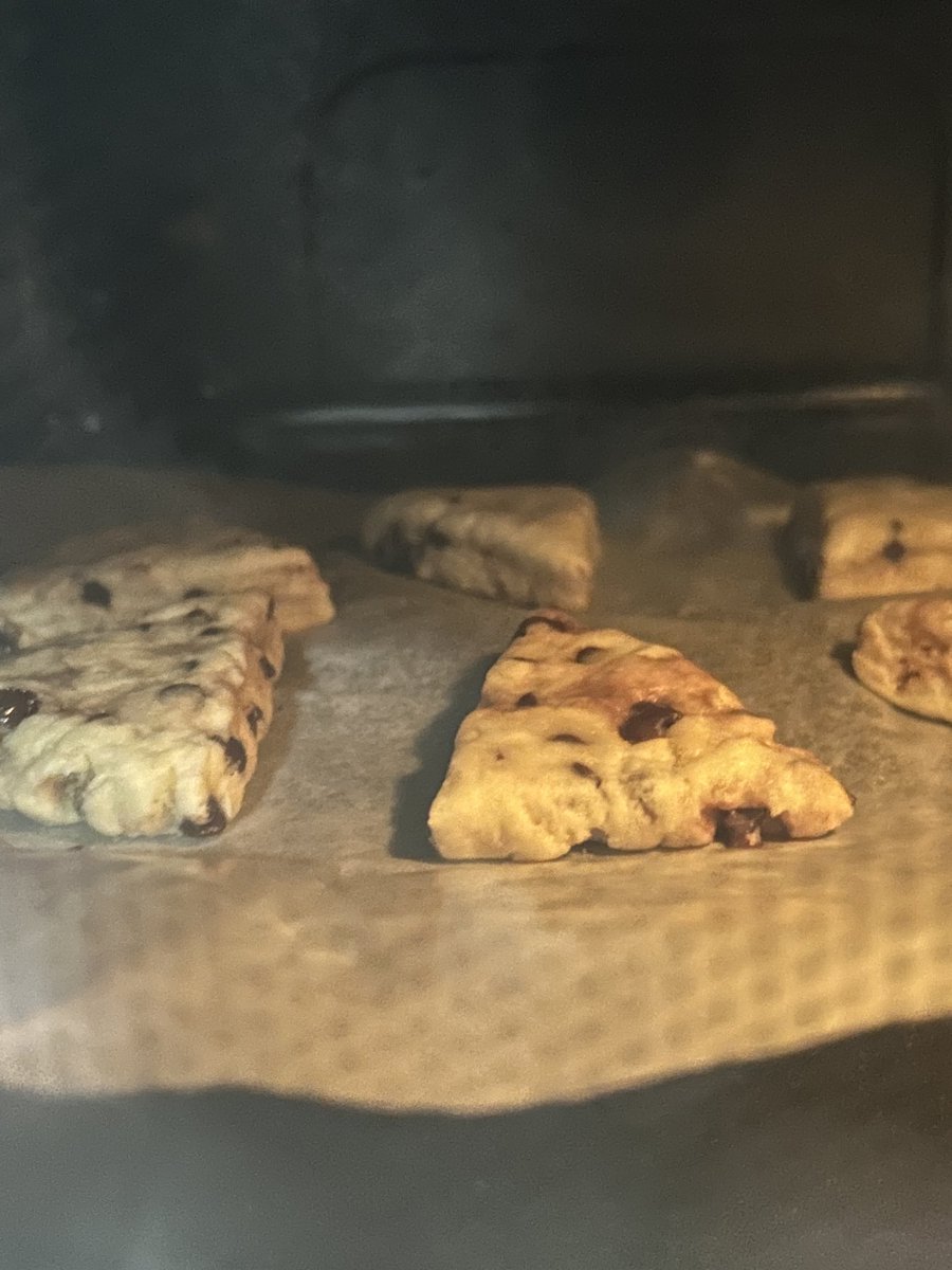 スコーン焼き焼き♪( '' و(و "
