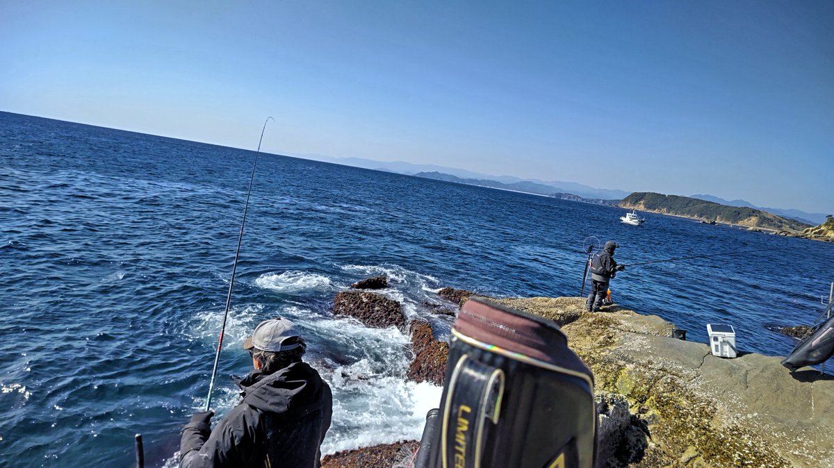 tureture55's tweet photo. 今週も牟岐津島へグレ釣りです。
今回もクジ運良く先週と同じワレスベリ高❗
東北東の爆風横風に四苦八苦しながら何とか ツ抜け。
足場の悪さに泣かされながらも楽しく釣りが出来た🤗
来週も出撃やな😋 https://t.co/0HfSl9XbCL