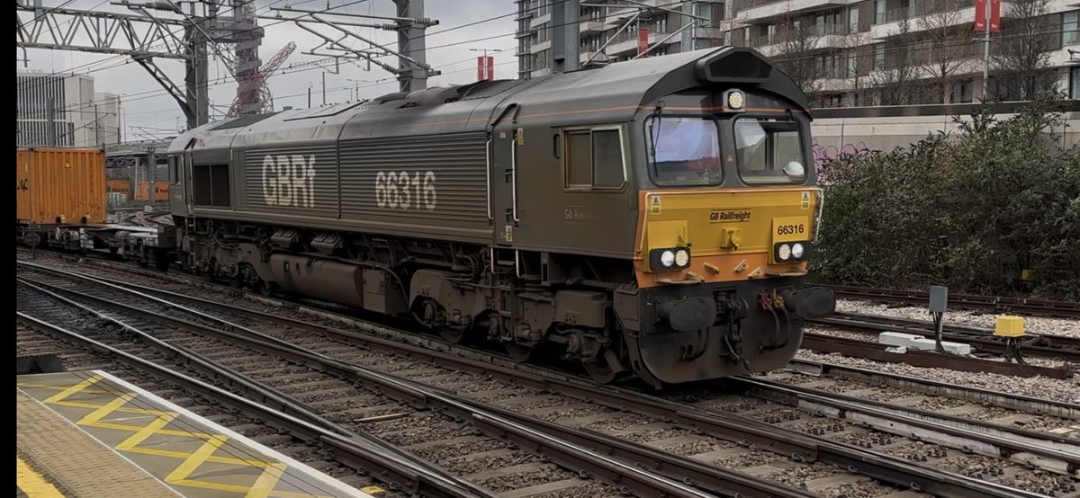 BR Large Logo tweet media