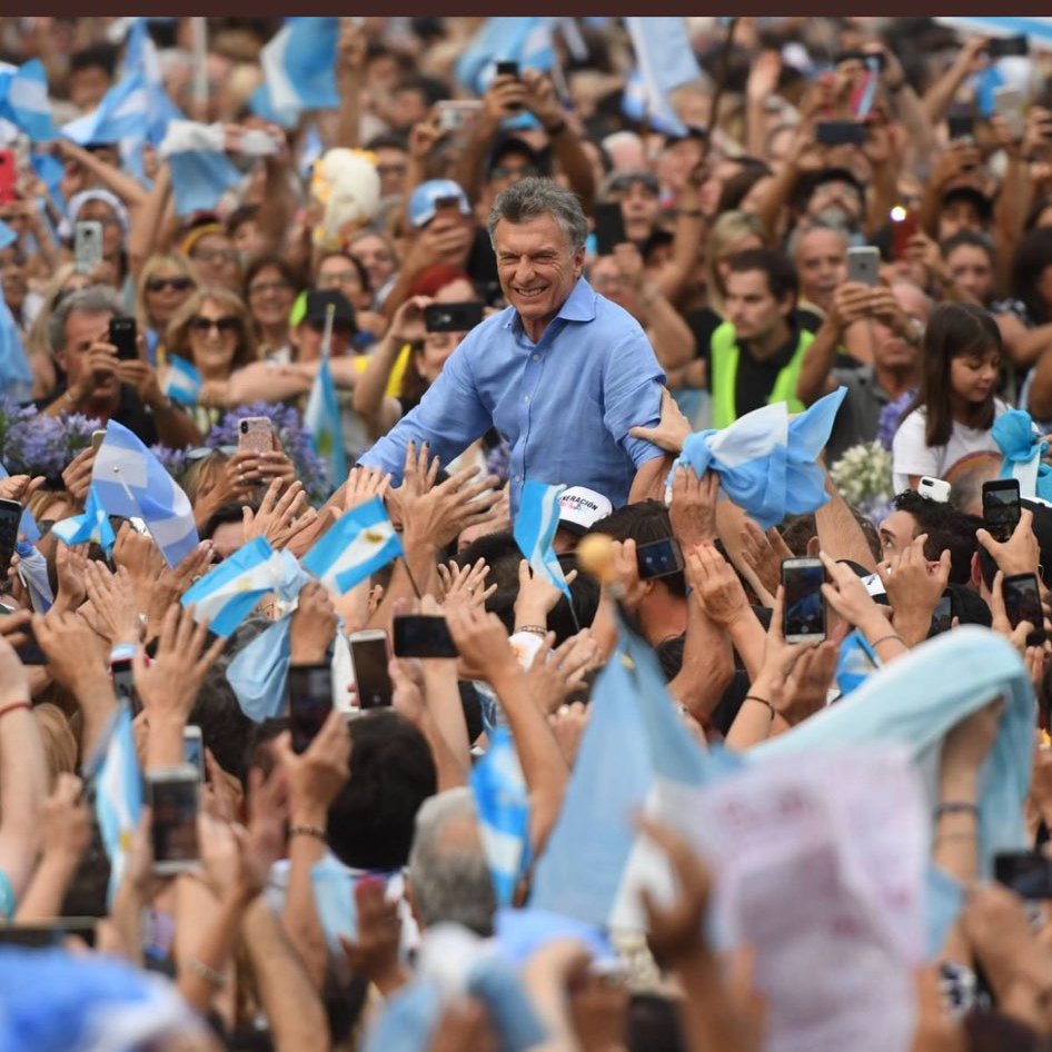 Ay...qué vida Señor!! Acabo de sufrir un sangriento ataque de trolls kukas, sólo por poner una foto de Macri. Parece que tienen miedo o algo así. Duele la mano de tanto Block.
Ahora, de la bronca, pongo otra foto!😡