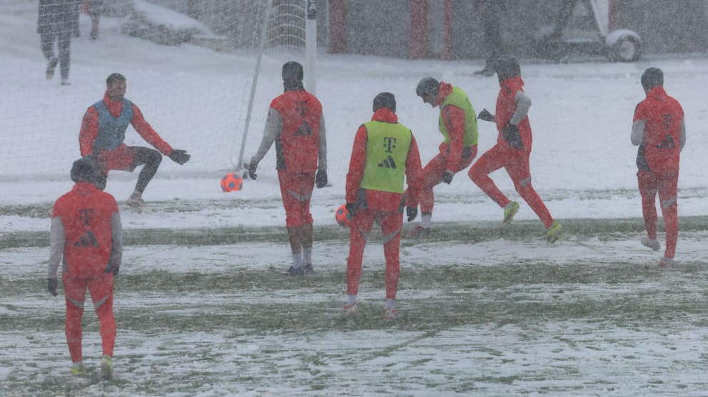 iMiaSanMia_GER's tweet photo. 📸 Das heutige Training im Schnee ❄️ [BILD] https://t.co/a9DwhhCHLr
