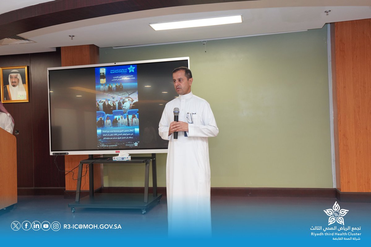 Cluster3Riyadh's tweet photo. 📸 | كرّم سعادة الرئيس التنفيذي لـ #تجمع_الرياض_الصحي_الثالث د. أحمد العنزي، الفريق المشارك في #ملتقى_نموذج_الرعاية_الصحية_السعودي 2026م، تقديرًا لمساهمتهم الفاعلة وجهودهم المميزة التي أسهمت في تحقيق جائزة #صناعة_الأثر وذلك عن مبادرة فحص كسل العين (الغمش) في المدارس✨ https://t.co/WcPz6pNEin