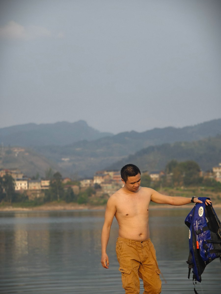 天体风行 tweet media