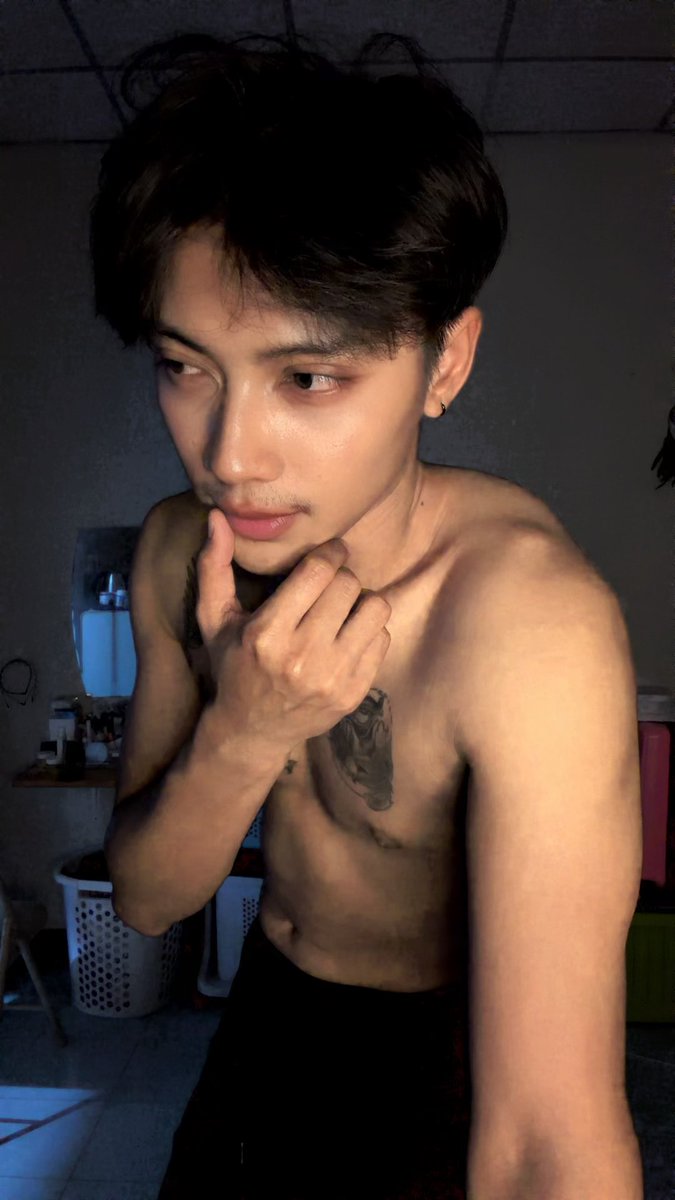 N O B I . T O E Y tweet media