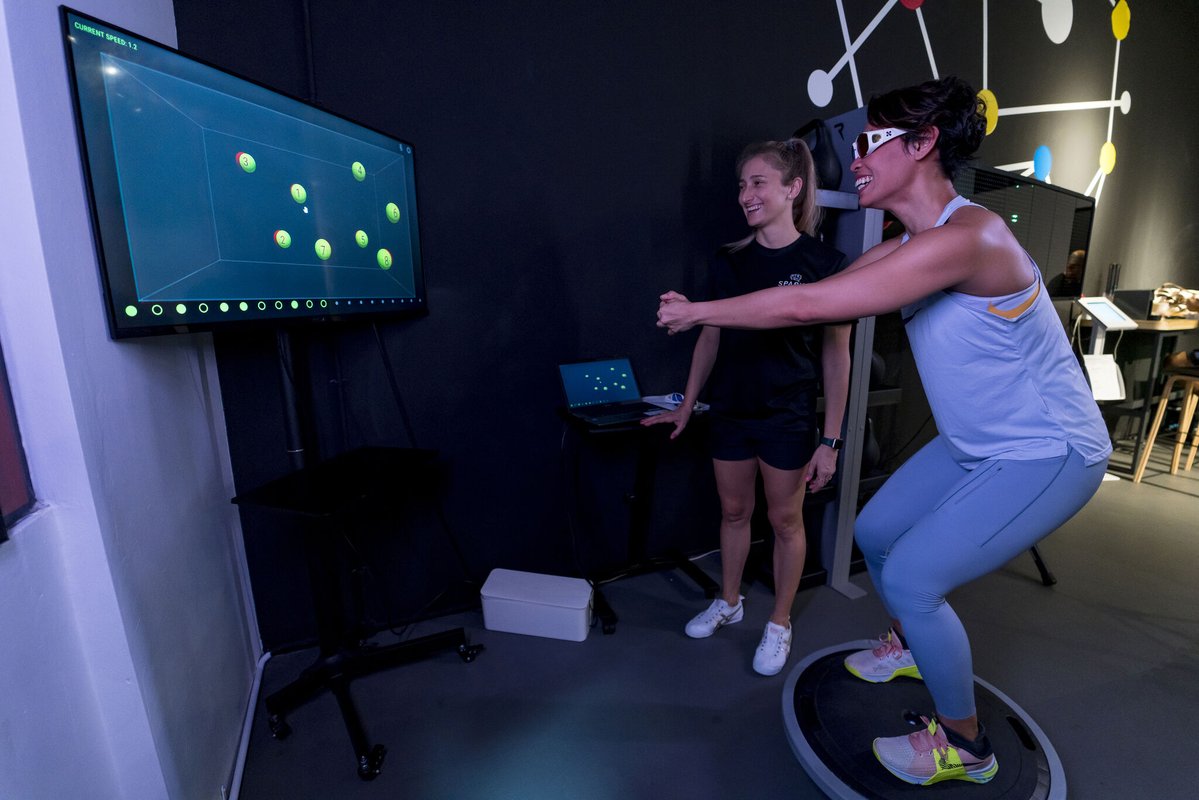 Dual-task training coached by Anna Milani at SPARKD.

Anna specializes in neurophysical workouts designed to aid cognitive health and longevity.

#DualTask #PhysicalTraining #CognitiveTraining