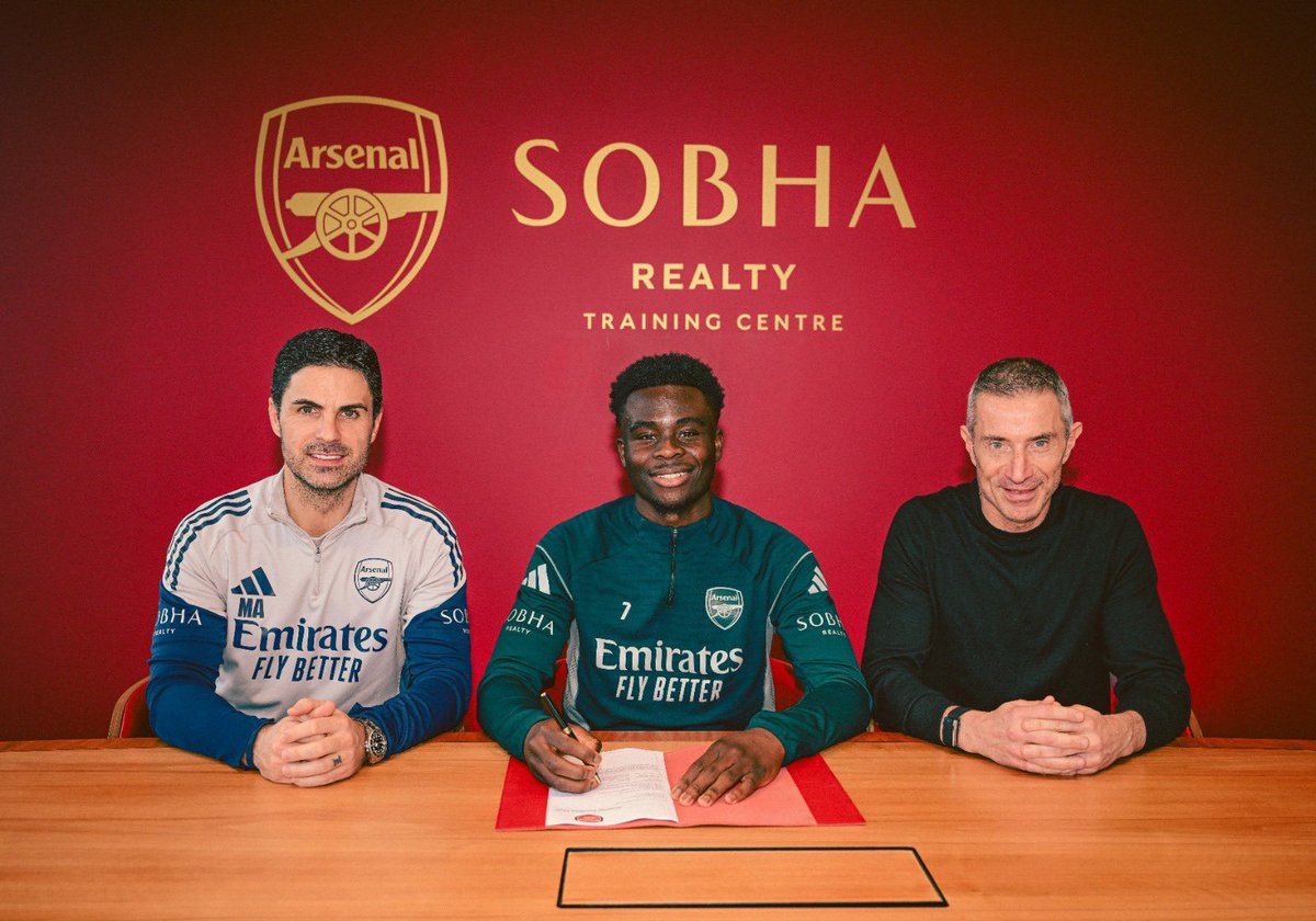 Foottimeid's tweet image. Bukayo Saka resmi tanda tangani kontrak baru selama 5 tahun. 📝

Kini ia memperpanjang pengabdiannya di Emirate Stadium. Saka jadi pemain idola fans dan pemain vital di skuad Arsenal, berhasil amankan jasanya jelas jadi hal yang positif untuk Arsenal✅

Semoga kontrak baru,