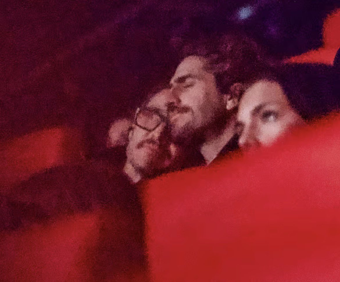 debo ser el único que realmente no sabía  que pedro pascal es gay