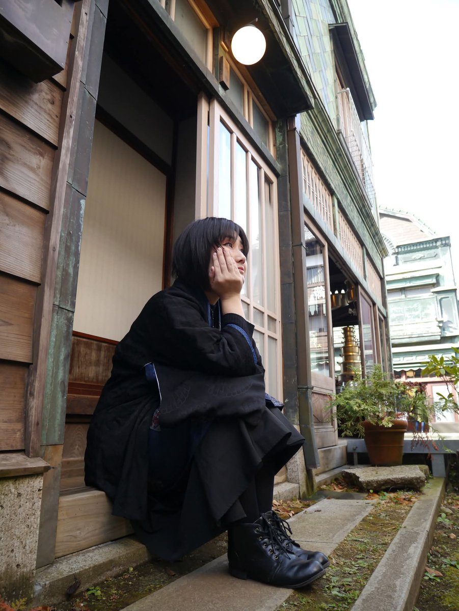 marinyan1023's tweet photo. 🌑🌕なんとなく自己紹介🌕🌑

✲ 社会人役者(週末女優)
✲ 会社勤めしながら土日舞台出ています
✲ タロット占いできます
✲ 暗いけどどこか救いのある話が好きです
✲自主企画  #くろねこちぐら では、ひとり芝居やっています

くろねこちぐら @gloomymoon1582 

古民家で公演するのが今の夢です🌙.* https://t.co/0BaVdXRYa5