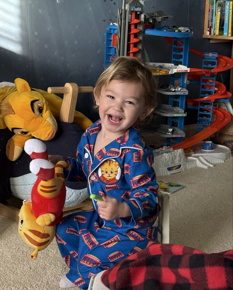 LiveWithRoman's tweet image. Happy boys are the BEST! 💙

#toddler #cute #happy #danieltiger