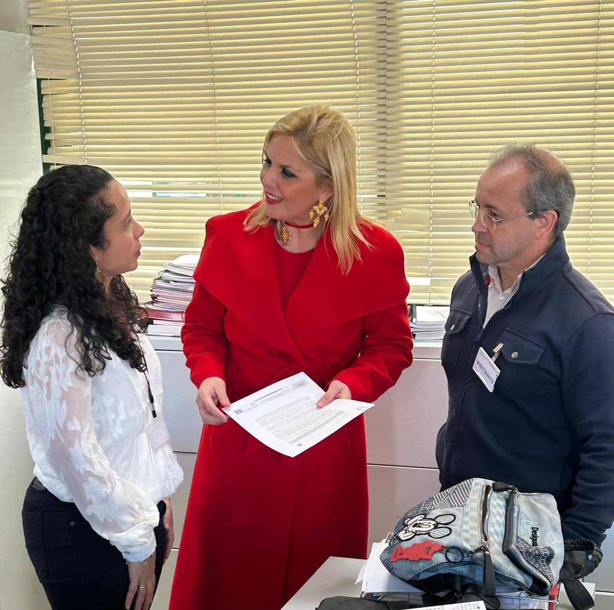 La Junta mejora las condiciones de los empleados públicos que cuidan a menores con enfermedades graves

✅La Circular 1/2026 publicada la semana pasada reconoce el cuidado domiciliario del menor  dependiente y la@compatibilidad con la escolarización 

juntaex.es/w/la-junta-de-…